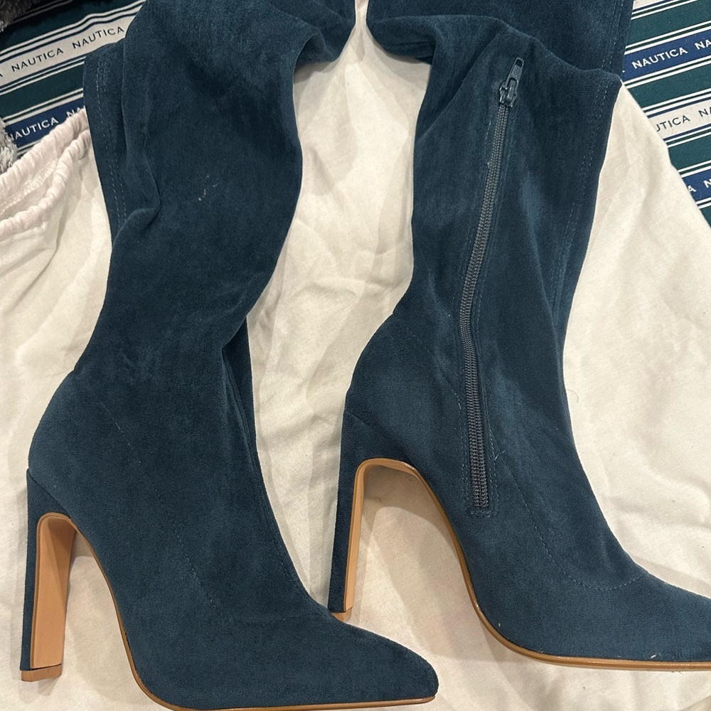 Boots - Picture 5 of 6